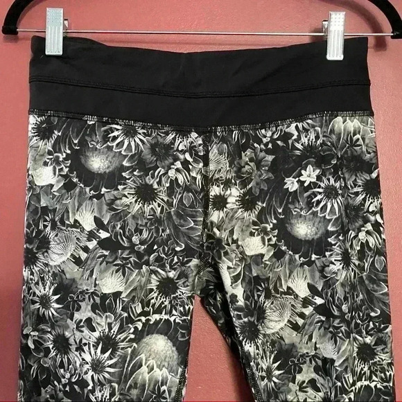 Lululemon Run Inspire Crop II All Luxtreme - Picture 3 of 9